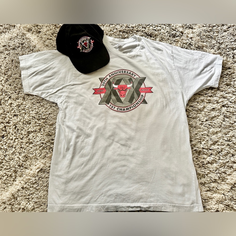 Chicago Bulls 20th Anniversary of 1st championship shirt and hat